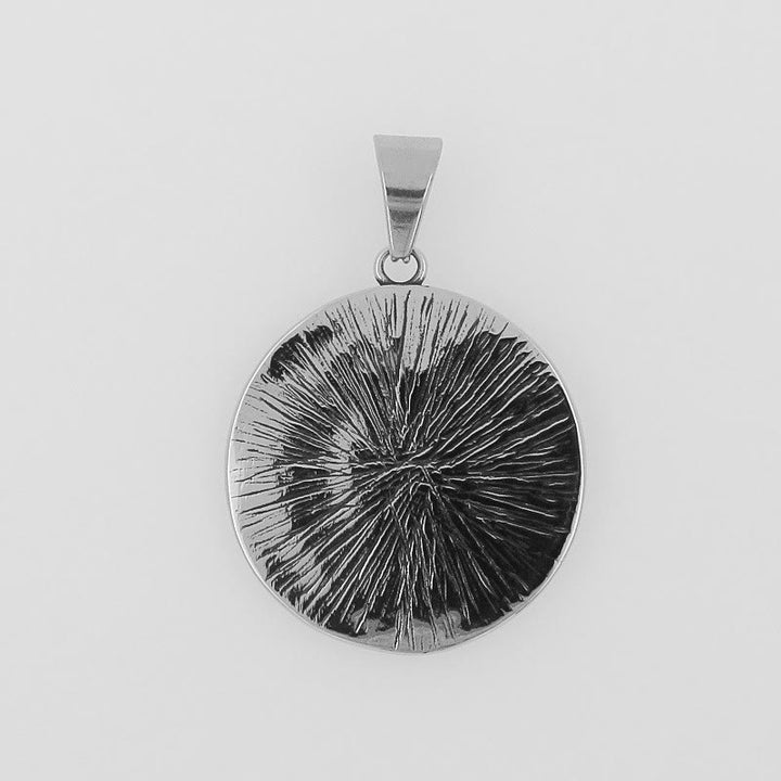 Christianartworkshop Retro Style Our Lady Virgin Marry Pattern Round Pendant Necklace - image 4