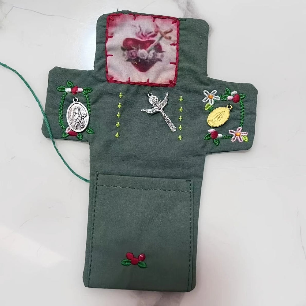 Christianartworkshop Hand-Embroidered Portable Green Pocket Shrine Cross Included Inside - Green - image 2