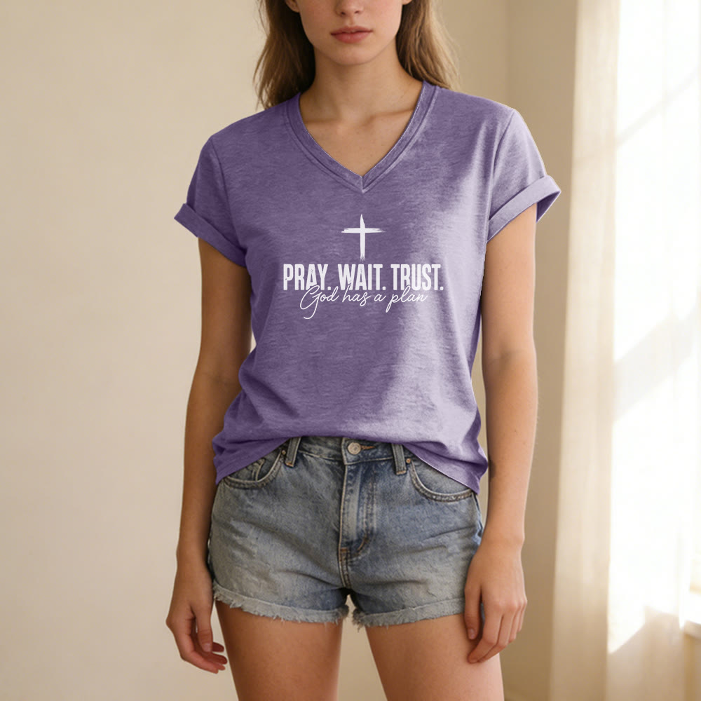 Christianartworkshop Pray Wait Trust God Has A Plan Cross Print Casual V-neck T-shirt - image 17