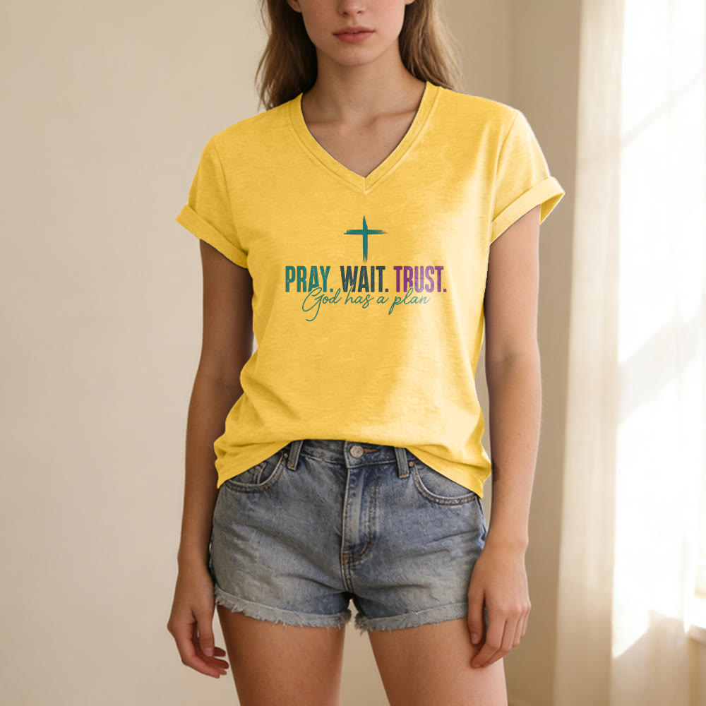 Christianartworkshop Pray Wait Trust God Has A Plan Cross Print Casual V-neck T-shirt - image 5