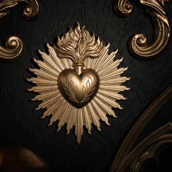 Christianartworkshop Flame Top Sacred Heart Radiant Resin Wall Art: Emblem of Eternal Heavenly Radiance - Golden - image 3